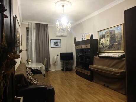 3 otaqlı köhnə tikili - Elmlər Akademiyası m. - 90 m²