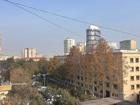 3 otaqlı köhnə tikili - Elmlər Akademiyası m. - 90 m²
