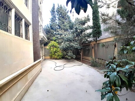 20 otaqlı həyət evi/bağ evi - 8 Noyabr m. - 1040 m²