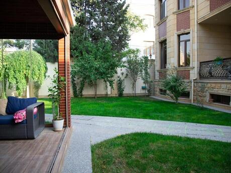 10 otaqlı həyət evi/bağ evi - Qara Qarayev m. - 650 m²