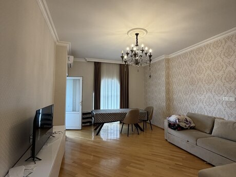 Объявление №5696574 - Баку, пос. Бакиханова, 4-комн., 140 м², 4/4 этаж