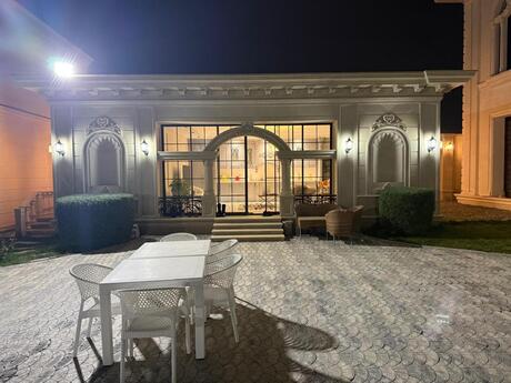 8 otaqlı həyət evi/bağ evi - Buzovna q. - 400 m²