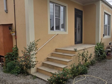 4 otaqlı həyət evi/bağ evi - Binə q. - 100 m²