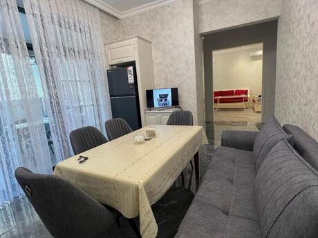 5 otaqlı həyət evi/bağ evi - Pirşağı q. - 300 m²