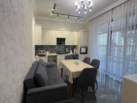 5 otaqlı həyət evi/bağ evi - Pirşağı q. - 300 m²