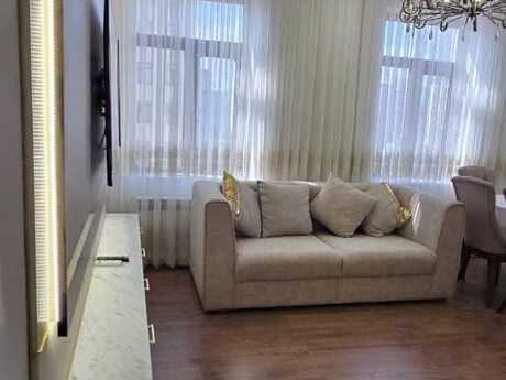 4 otaqlı yeni tikili - Elmlər Akademiyası m. - 155 m²
