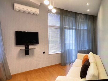 4 otaqlı yeni tikili - 28 May m. - 200 m²