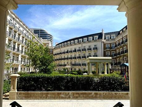 4 otaqlı yeni tikili - Ağ şəhər q. - 256 m²