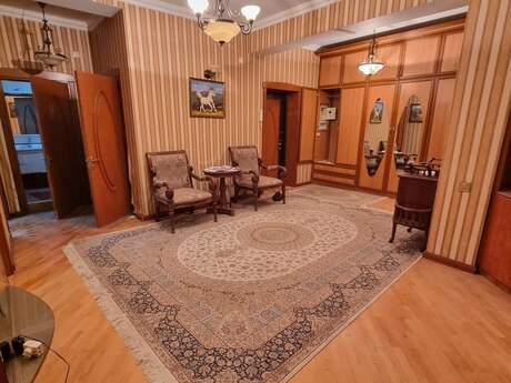 Elan №5701035 - Bakı, Nəriman Nərimanov m., 4 otaqlı, 170 m², 7/10 mərtəbə
