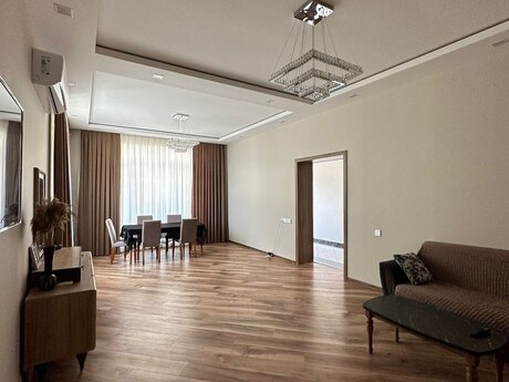 4 otaqlı həyət evi/bağ evi - Mərdəkan q. - 180 m²