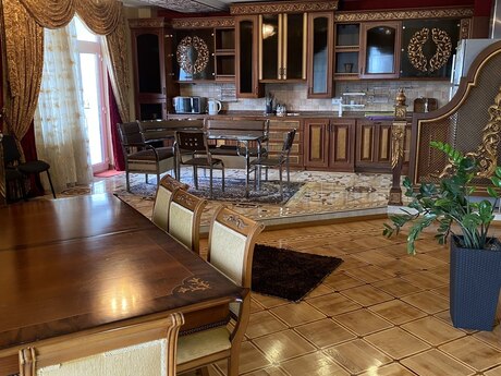 4 otaqlı yeni tikili - 28 May m. - 245 m²