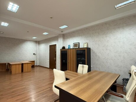4 otaqlı ofis - Xətai r. - 245 m²