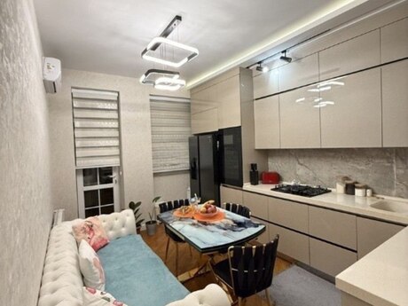 Объявление №5702492 - Баку, м. Дернегюль, 3-комн., 135 м², 15/17 этаж