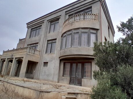 6 otaqlı həyət evi/bağ evi - Badamdar q. - 350 m²
