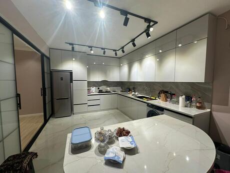 5 otaqlı həyət evi/bağ evi - Buzovna q. - 230 m²