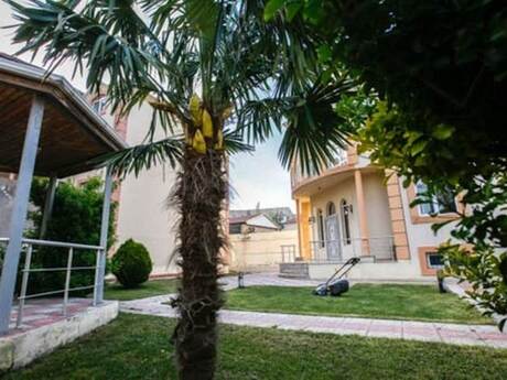 8 otaqlı həyət evi/bağ evi - Badamdar q. - 400 m²