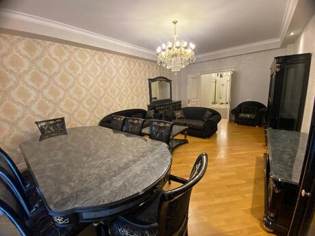 4 otaqlı yeni tikili - 28 May m. - 200 m²
