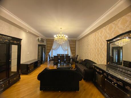 4 otaqlı yeni tikili - 28 May m. - 200 m²