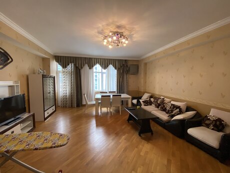 3 otaqlı yeni tikili - Şah İsmayıl Xətai m. - 135 m²