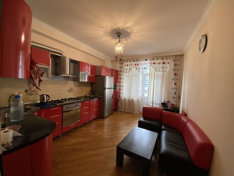 3 otaqlı yeni tikili - Şah İsmayıl Xətai m. - 135 m²