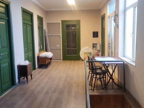 6 otaqlı həyət evi/bağ evi - Buzovna q. - 250 m²