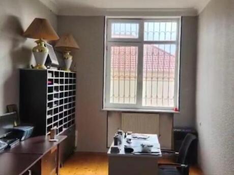 6 otaqlı həyət evi/bağ evi - Nəsimi m. - 320 m²