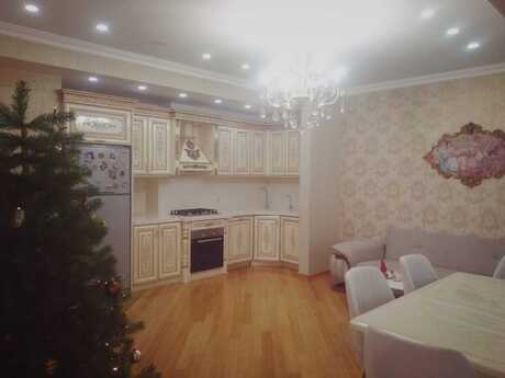 4-комн. новостройка - м. Элмляр Академиясы - 130 м²