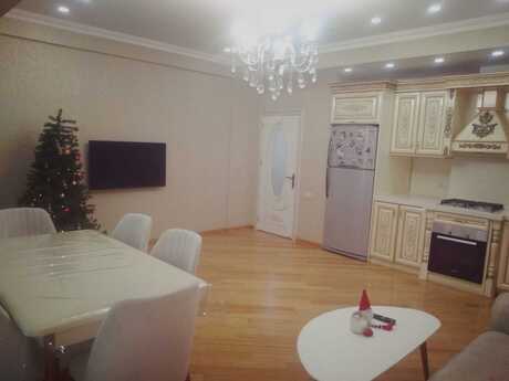 4-комн. новостройка - м. Элмляр Академиясы - 130 м²