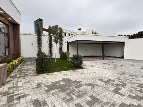 House with Garden, Villa For Sale