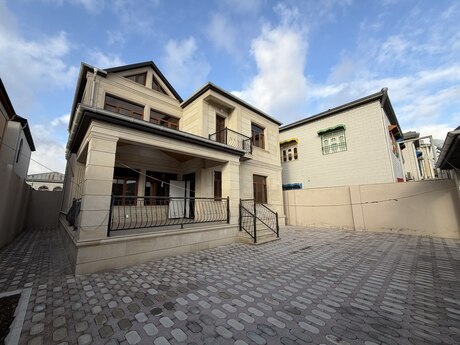 6 otaqlı həyət evi/bağ evi - Bakıxanov q. - 260 m²