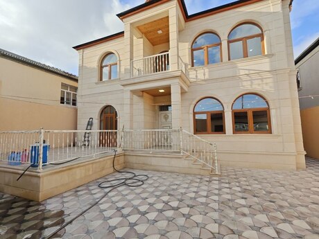 6 otaqlı həyət evi/bağ evi - Bakıxanov q. - 254 m²