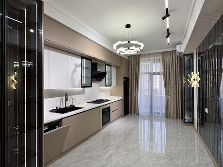 4 otaqlı yeni tikili - 28 May m. - 195 m²