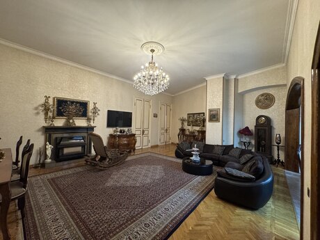 3 otaqlı köhnə tikili - İçəri Şəhər m. - 200 m²