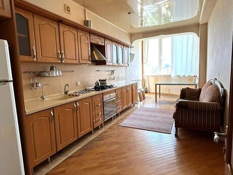 Объявление №5713907 - Баку, м. Низами, 4-комн., 175 м², 10/16 этаж