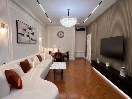 2-комн. новостройка - м. Элмляр Академиясы - 68 м²
