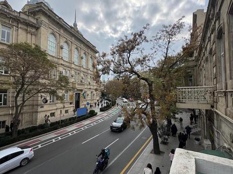 Объявление №5714933 - Баку, м. Ичеришехер, 3-комн., 180 м², 2/3 этаж