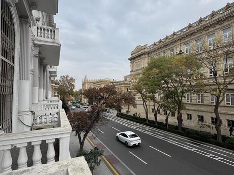 3 otaqlı köhnə tikili - İçəri Şəhər m. - 180 m²