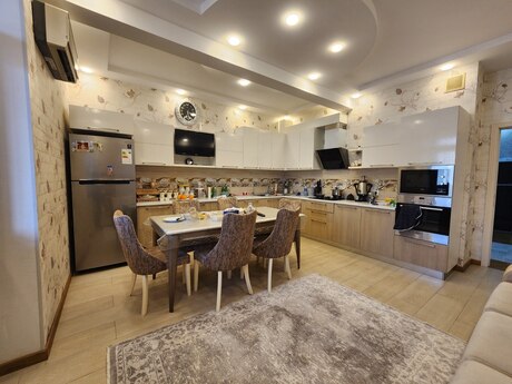 5 otaqlı yeni tikili - Neftçilər m. - 240 m²