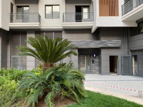 4 otaqlı yeni tikili - Ağ şəhər q. - 132 m²