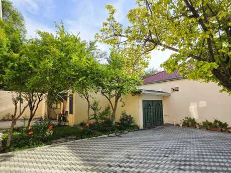 7 otaqlı həyət evi/bağ evi - Qaraçuxur q. - 230 m²