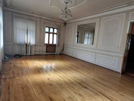 15 otaqlı həyət evi/bağ evi - Azadlıq Prospekti m. - 600 m²