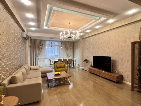 4 otaqlı yeni tikili - Elmlər Akademiyası m. - 168 m²