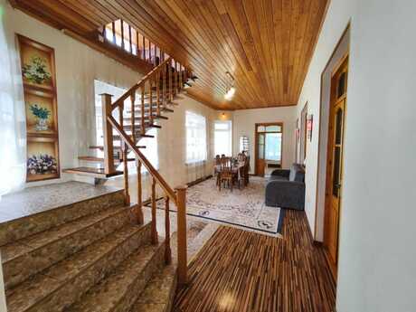 8 otaqlı həyət evi/bağ evi - Şəki - 160 m²