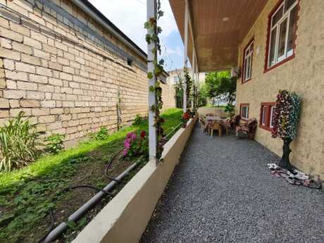 8 otaqlı həyət evi/bağ evi - Şəki - 160 m²