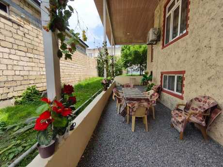 8 otaqlı həyət evi/bağ evi - Şəki - 160 m²