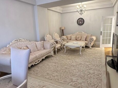 3-комн. вторичка - м. Элмляр Академиясы - 156 м²