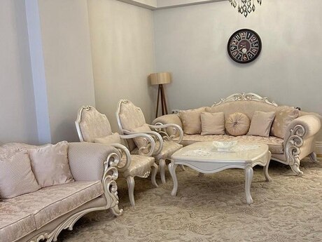 3-комн. вторичка - м. Элмляр Академиясы - 156 м²
