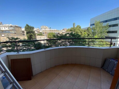 4 otaqlı yeni tikili - Sahil m. - 202 m²