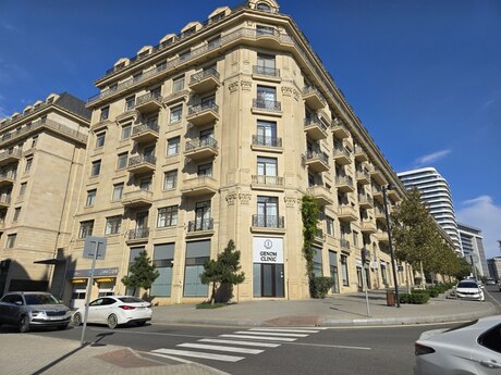 4 otaqlı yeni tikili - Şah İsmayıl Xətai m. - 161 m²