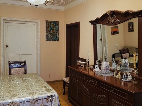 3 otaqlı köhnə tikili - 28 May m. - 65 m²